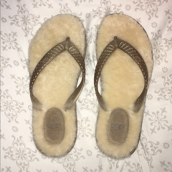 ugg fuzzy flip flops